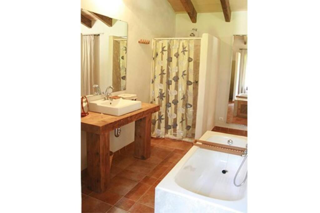 Charming With A/c And Wifi Holiday home