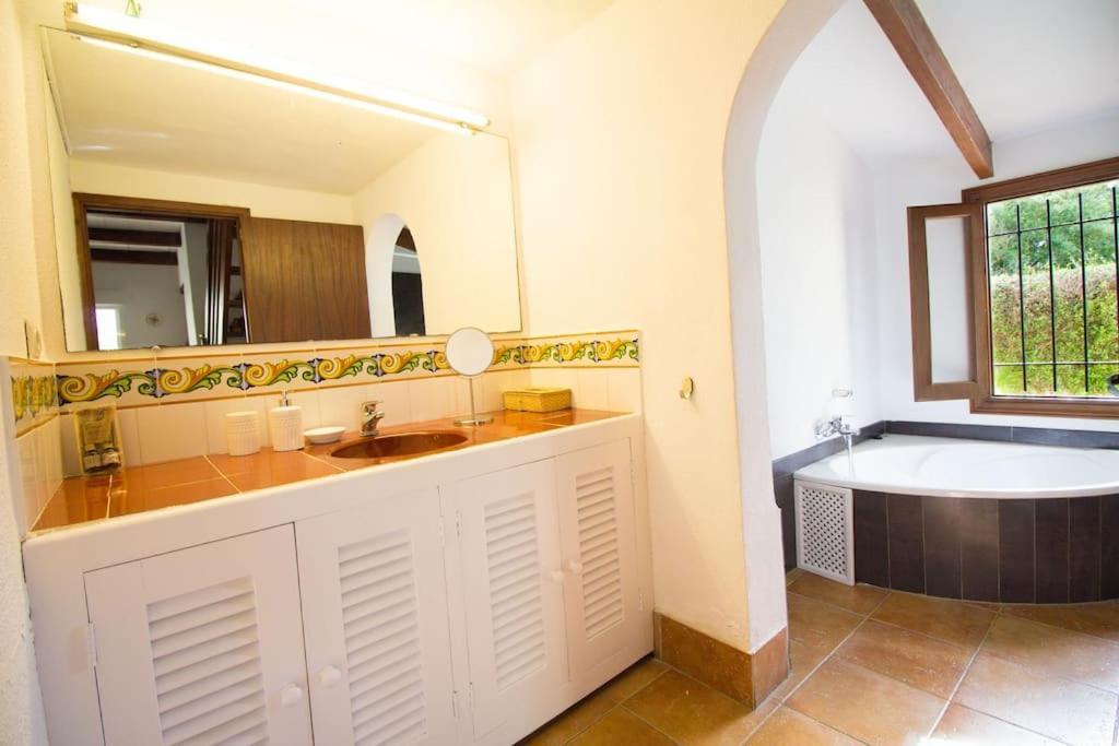 Charming With A/c And Wifi Holiday home